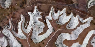 İspanya topraklarının havadan görünüşü, havadan görünüşü, çalışma kamplarının tasviri, soyut sanat eserleri.,