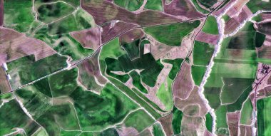 İspanya topraklarının havadan görünüşü, havadan görünüşü, çalışma kamplarının tasviri, soyut sanat eserleri.,