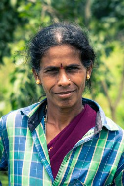 Karnataka, Hindistan - 17 Ağustos 2018: Karnataka, Hindistan 'da yerli bir kadının portresi. İllüstrasyon Editörü.