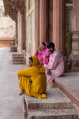 Lahore, Pakistan - 5 Ağustos 2018: Yerel aile Lahor, Pakistan 'da oturuyor. İllüstrasyon Editörü.