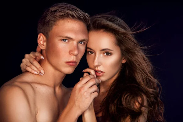 Porträt Eines Verliebten Jungen Paares Romantisches Sexy Paar Auf Schwarzem — Stockfoto