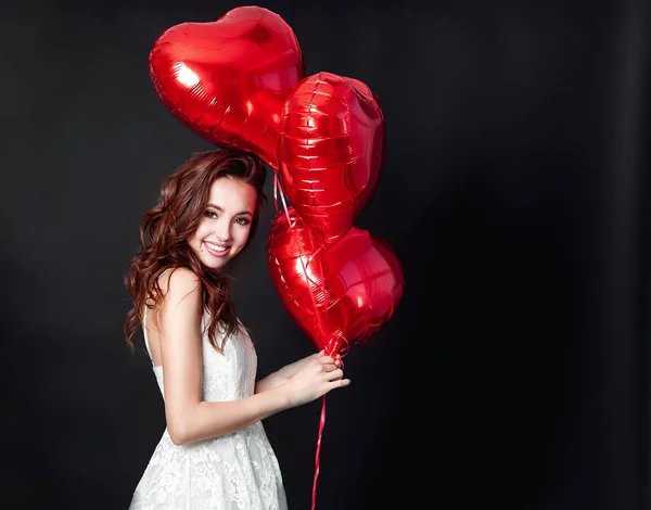 Glad Vacker Kvinna Med Röda Ballonger Över Svart Bakgrund Glad — Stockfoto