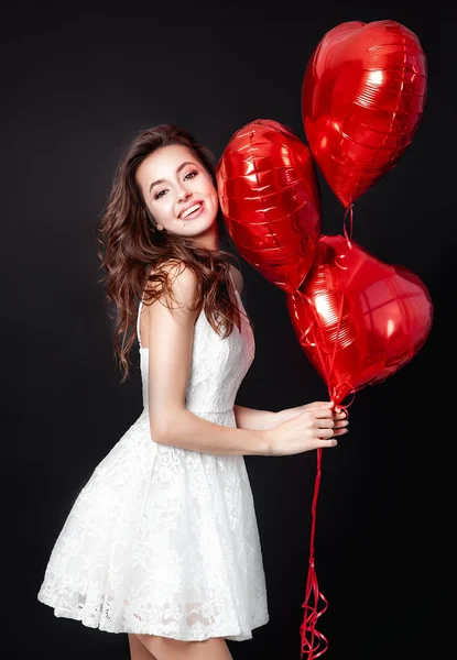 Glad Vacker Kvinna Med Röda Ballonger Över Svart Bakgrund Glad — Stockfoto