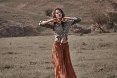 Şık genç güzel kadın modelin yüksek moda portre 