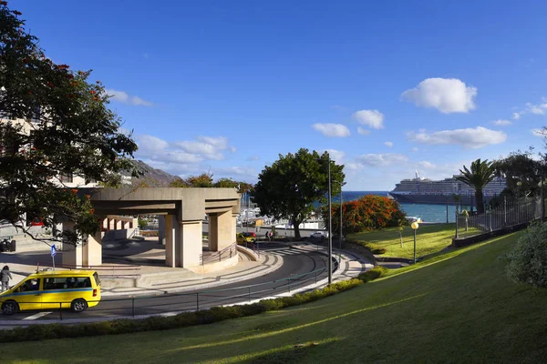 Funchal Madeira Adası Yolda Dolambaçlı Bağlantı Noktasından Trafik — Stok fotoğraf