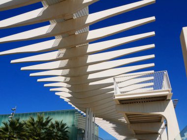 Malaga 21 Şubat 2018. Waterfront ve Güney İspanya Endülüs başkenti şehir olan Malaga limanda mimarisi