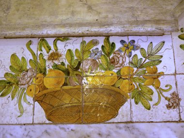 NEF, Kilisesi San Michele Anacapri'da Isle of Capri İtalya için muhteşem el seramik karo zemin boyanır. Her santimini adem ve Havva sınırdışı Garden of Eden gelen gösterilen büyük bir sahne ile kaplıdır.