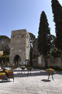 Ravello Amalfi Coast Güney İtalya yukarıda yüksektir. Bir güzel hill muhteşem manzaralı sahil şeridi üzerinde kasabadır. Villa Rufolo ve Kent Meydanı, sevimli kafeleri ile bu