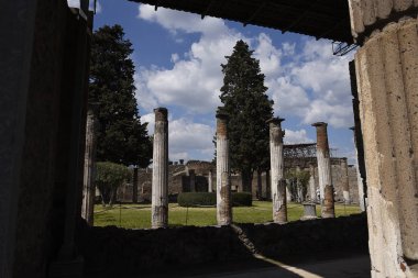 Bir kez dans Faun evin Bahçe Roma şehir Pompei Napoli güneyinde Vezüv Ayrıca İtalya Napoli yakınındaki gölgesi altında gömülü