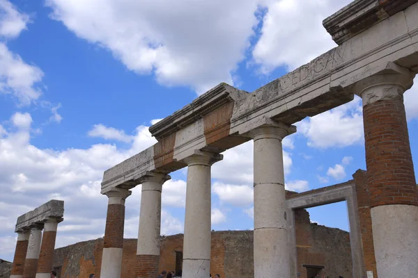 Мармурові Колони Форумі Один Раз Поховані Римського Міста Помпеї Південь — стокове фото