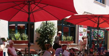 Hackesche Hofe Almanya Berlin başkenti şehir. 9 çekici birbirine bağlı avlular 1906, şimdi tam olarak kendi özgün ihtişamını geri Ww2 sırasında zarar görmüş yerleşik bir dizi bu