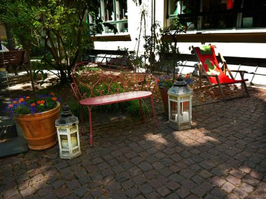 Hackesche Hofe Almanya Berlin başkenti şehir. 9 çekici birbirine bağlı avlular 1906, şimdi tam olarak kendi özgün ihtişamını geri Ww2 sırasında zarar görmüş yerleşik bir dizi bu