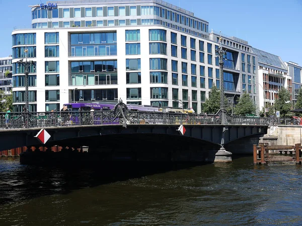 Ist Möglich Eine Schifffahrt Auf Der Spree Durch Berlin Unternehmen — Stockfoto