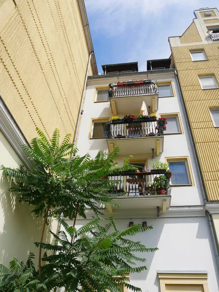 Башни Близнецы Николаикирхе Выделяют Прекрасный Район Берлина Апартаментами Гостиницами Ремесленными — стоковое фото