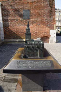 Bronz heykel Krakow Polonya Belediye Binası. Belediye Binası Kulesi kalır ama Polonya iktidarda oldukları zaman dinlenme Avusturyalılar tarafından aşağı çekti, bu model şekli ve boyutu ve hikaye hakkında bir fikir verir