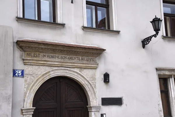 Типичный Doorway Боковой Улице Кракова Польше Здание Котором Папа Иоанн — стоковое фото