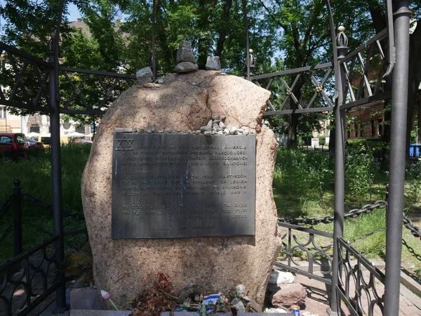 Plaza Szeroka Distrito Kazimierz Está Rodeada Restaurantes Monumento Holocausto Encuentra —  Fotos de Stock