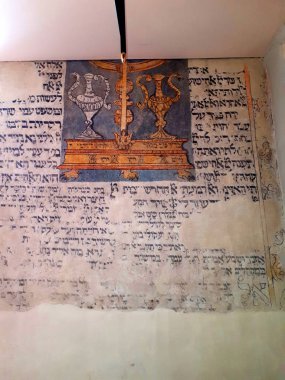 Kazimierz Krakw Yahudi yaşam merkezi üzerinden 500 yıl sistematik olarak ikinci Dünya Savaşı sırasında yokolmadan önce için yapıldı. Bugün Krakows en heyecan verici bölgesi ise komünist dönemde bu Krakow dodgiest bölgelerinden biri oldu. 