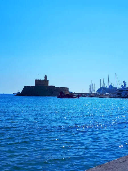 Mandraki Hafen Auf Der Griechischen Insel Rhodes Drei Windmühlen Und — Stockfoto