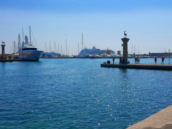 Mandraki Haven Het Griekse Eiland Rhodos Drie Windmolens Het Fort — Stockfoto
