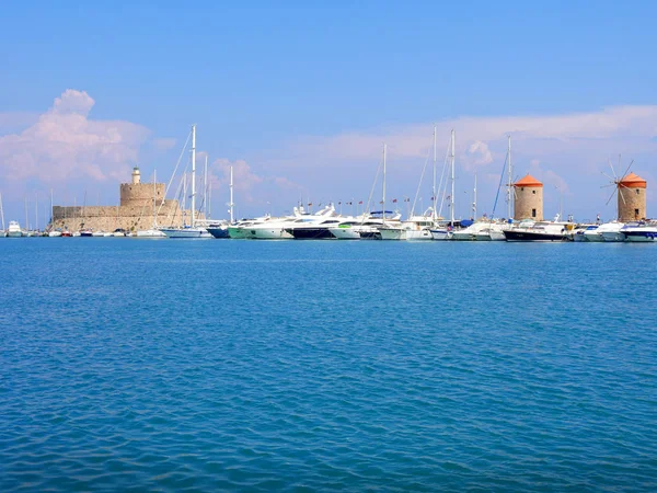 Mandraki Hafen Auf Der Griechischen Insel Rhodos Auf Der Einen — Stockfoto