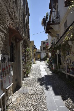 Rodos Old Town bir ortaçağ zaman kapsülü çift zil sesi yüksek duvarların ve derin bir hendek arkasında benzer. Mimarlık tarihi, o kadar çok katmanı içinde dar sokakları tuzağa klasik, ortaçağ, Osmanlı ve İtalyanca akınları kalıntıları ile