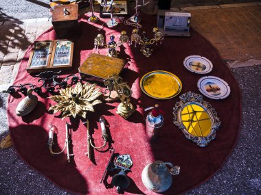 Fuengirola Costa Del Sol İspanya bir long beach, dükkan ve tatil eğlenceli için tüm imkanları ile bir tesistir. İki kez haftalık Pazar renk, pazarlık ve canlı bir atmosfer dolu. Bir bit bir pazar olduğunu