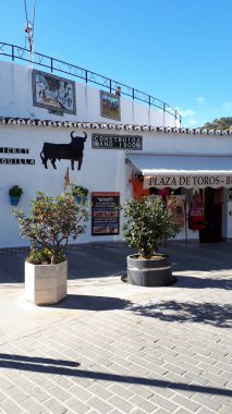  Mijas Andalucia denilen Güney İspanya alanının en güzel 'beyaz' köy biridir. İspanya en küçük bullring vardır