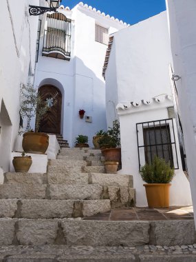 Frigiliana Andalucia Alpujarra dağlarda Güney İspanya alanının en güzel beyaz köy biridir. Dik Dar sokaklarda çok güzel ve eski şehir sokakları tırmanma bir sorundur