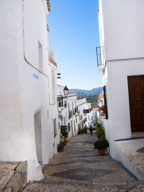 Frigiliana Andalucia Alpujarra dağlarda Güney İspanya alanının en güzel beyaz köy biridir. Dik Dar sokaklarda çok güzel ve eski şehir sokakları tırmanma bir sorundur