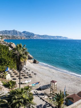 Şehirdeki Carabeo beach resort kasaba Nerja Spain.This Doğu Costa del Sol üzerinde yedi kıyılarına biridir