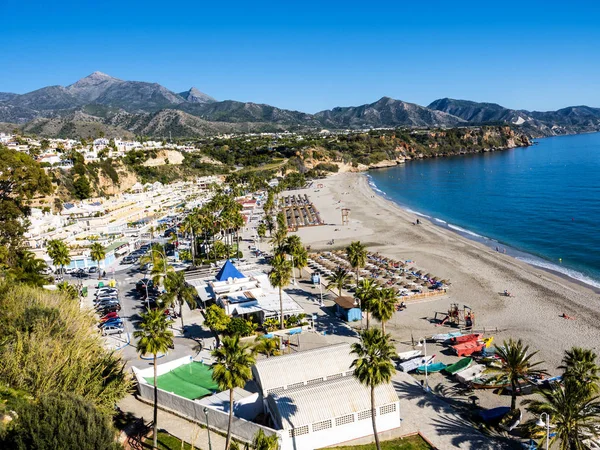 Una Delle Sette Spiagge Della Località Turistica Nerja Sulla Costa — Foto Stock