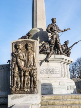 Güzel ve hareketli savaş anma içinde modeli Köyü, Port Sunlight için güneş ışığı sabun fabrikası işçilerini William Hesketh kolu tarafından oluşturulan Liverpool yakınındaki. Yaşam boyutlu heykeller vardır