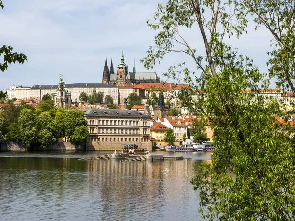 Река Влтава Протекающая Через Прагу Столица Чехии — стоковое фото