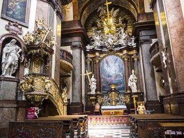 Çek Cumhuriyeti'nin başkenti Prag'daki Charles Köprüsü'ndeki Assisi'li Aziz Francis kilisesi