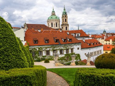 Prag'daki Vrtba Garden, Çek başkentindeki birkaç güzel Yüksek Barok bahçeden biridir. . Unesco tarafından tarihi kültürel değerleri için listelenen Vrtba Garden şehrin Mala Strana bölümünde Petrin Tepesi'nin yamacında yer almaktadır