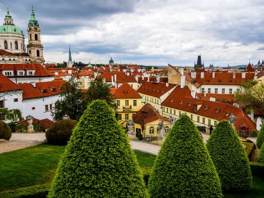 Prag'daki Vrtba Garden, Çek başkentindeki birkaç güzel Yüksek Barok bahçeden biridir. . Unesco tarafından tarihi kültürel değerleri için listelenen Vrtba Garden şehrin Mala Strana bölümünde Petrin Tepesi'nin yamacında yer almaktadır