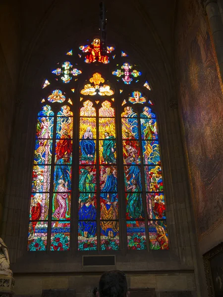 Okna Barevnými Skleněnými Okny Přinášejí Katedrály — Stock fotografie