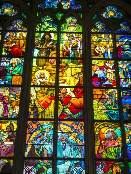 Detal Okna Witrażowego Alfonsa Muchy Katedrze Vitus Kompleksie Zamku Praskiego — Zdjęcie stockowe