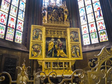 St. Vitus Katedrali'nin iç kısmı.Bu katedral Gotik mimarinin önemli bir örneğidir ve ülkenin en büyük ve en önemli kilisesidir.. 