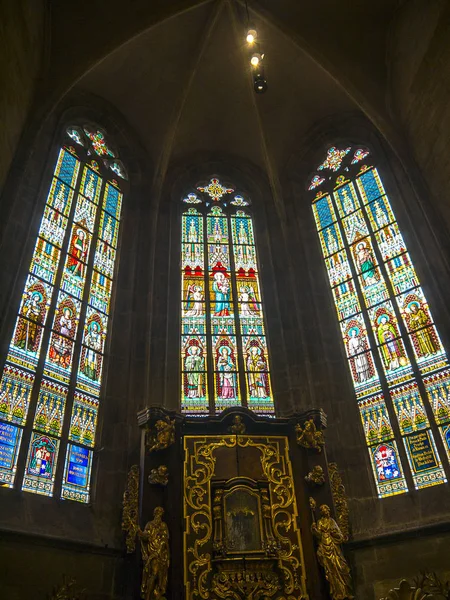 Vitrais Trazem Cores Gloriosas Inundando Catedral São Vito Castelo Praga — Fotografia de Stock