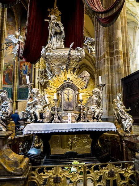 Vitus Katedrali Nin Kısmı Katedral Gotik Mimarinin Önemli Bir Örneğidir — Stok fotoğraf