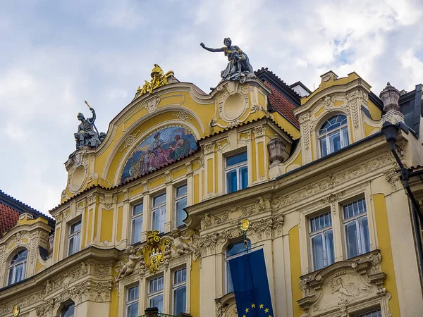 Piękne Detale Architektoniczne Pradze Czechach Istnieje Wiele Stylów Oryginalnych Funkcji — Zdjęcie stockowe