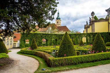 Prag'daki bu resmi Bahçe, Çek başkentindeki birkaç güzel Yüksek Barok bahçeden biridir. 1990 ve 1998 yılları arasında bahçe yapısal koruma ve kapsamlı yeniden dikim yapıldı ve Haziran 1998'de halka açıldı.