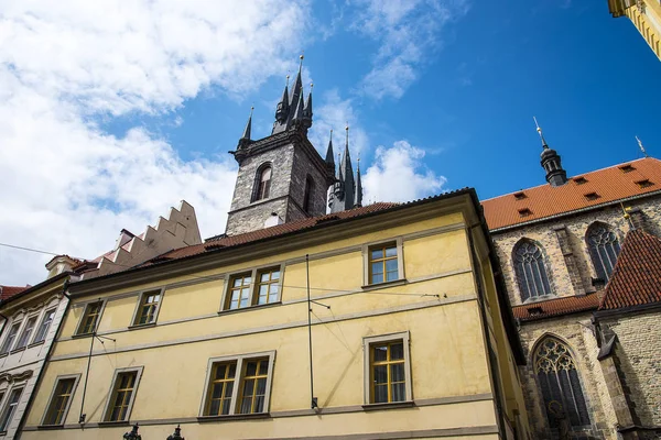 Kościół Najświętszej Marii Panny Przed Tynem Jest Dominującą Cechą Starego — Zdjęcie stockowe