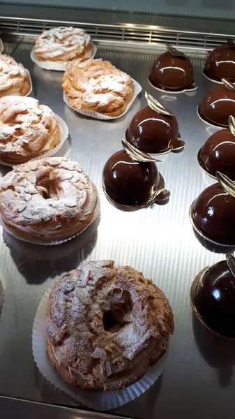 Torte Pasticcini Scegliere Pomeridiano Nel Caffè Nella Piazza Della Città — Foto Stock