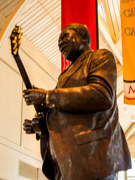 Мемфис - родина рок-н-ролла, родина блюзовой музыки Элвиса Пресли, Джонни Кэша, Б.Б. Кинг, У.К. Хенди и Отис Реддинг оставили свой след здесь.
