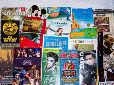  Amerika 'nın derinliklerinde yaptığım müzikal turdaki bazı çekimlerin montajı. New Orleans 'tan Louisiana, Mississippi, Tennessee, Georgia ve Florida' ya seyahat ettik.