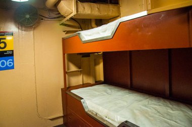 Yelkenli gemideki ranzalar San Diego 'daki yelkenli festivalinde Kaliforniya' da bu gemilerde hayatın nasıl olduğunu gösteriyor.