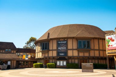 Londra 'daki Globe Tiyatrosu' nun kopyası. İngiltere, San Diego 'daki Balboa Park' ta.